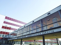 Farmaceutická fakulta v Hradci Králové